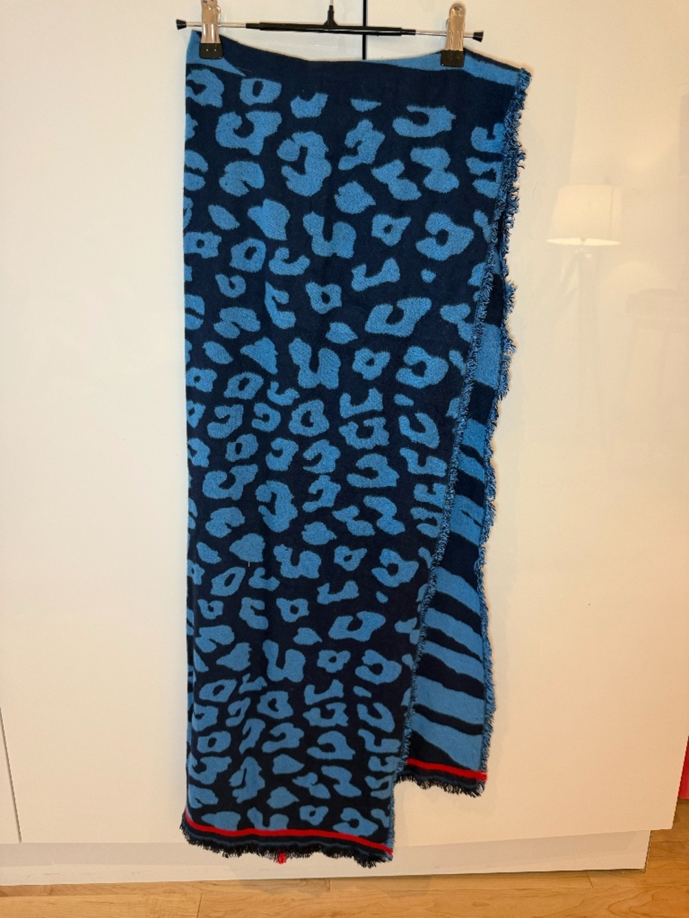 Banana Republic blue/navy leopard-tiger print mid-weight scarf, one size
